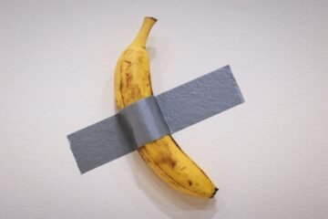 Una banana con cinta se vende por 6,2 millones de dólares en Sotheby’s