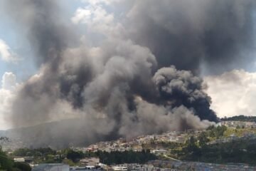 Un fallecido, heridos y dos vehículos carbonizados dejó siniestro de tránsito en Quito