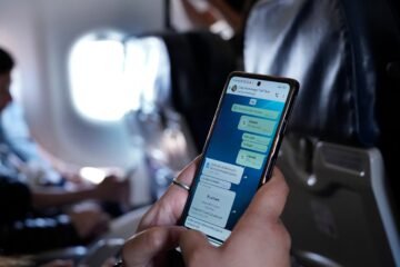 Latam Ecuador habilitó el servicio ‘WiFi a bordo’ que permite enviar mensajes de texto durante el vuelo