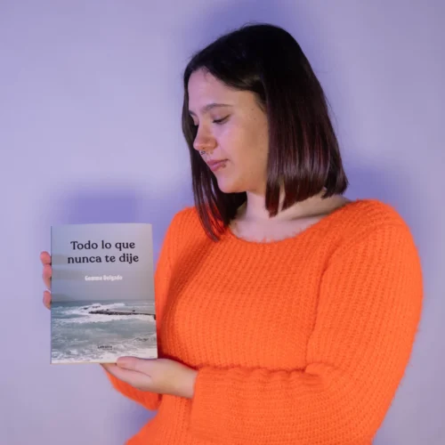 Gemma Delgado Bosch emociona al público con su primer poemario