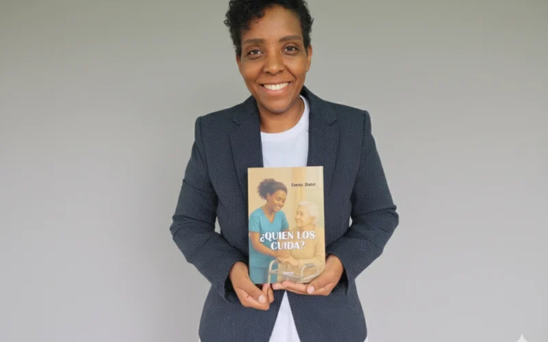 Fanny Argentina Dotel García da voz a las cuidadoras invisibles en su conmovedora novela ¿Quién los cuida?