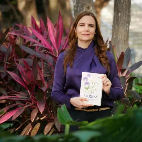 Ángela María Sierra Bustillo convierte el duelo en un camino de esperanza con su primer libro
