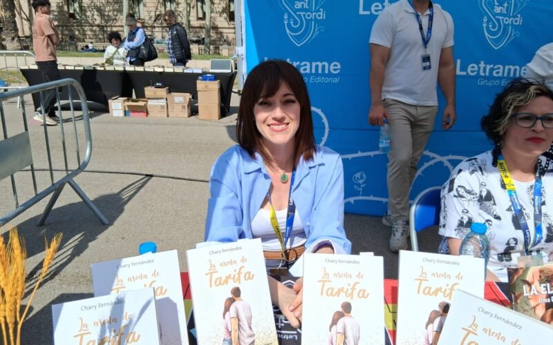 Chary Fernández presentó La arena de Tarifa en Sant Jordi 2025 de la mano de Editorial Letrame