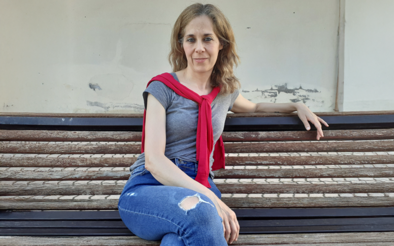 Esther Blanco Rodríguez lanza su primer libro y emociona con su mirada íntima sobre la vida