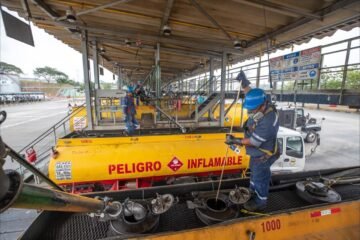 Petroecuador gastó $ 6.598 millones en importación de derivados en 2024 y casi 1 millón de barriles fueron sustraídos por ‘pinchazos’
