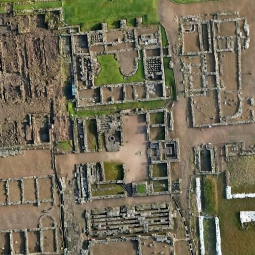 Esto mide el zapato de cuero gigante de hace 2.000 años que encontró un equipo de arqueólogos al norte de Inglaterra