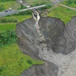Lluvias aceleran erosión y ponen en riesgo puente sobre río Loco