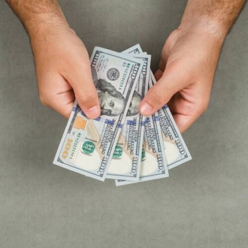 Tengo 40 años de aportes pero mi sueldo no es alto: la razón por la que no llegarás a la pensión máxima del IESS