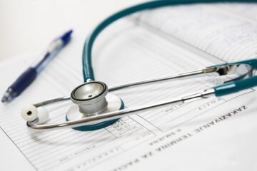 Escándalo de fraude empaña prestigio ganado, dicen médicos ecuatorianos en Argentina: ‘La mayoría son muy bien formados y gente respetuosa”