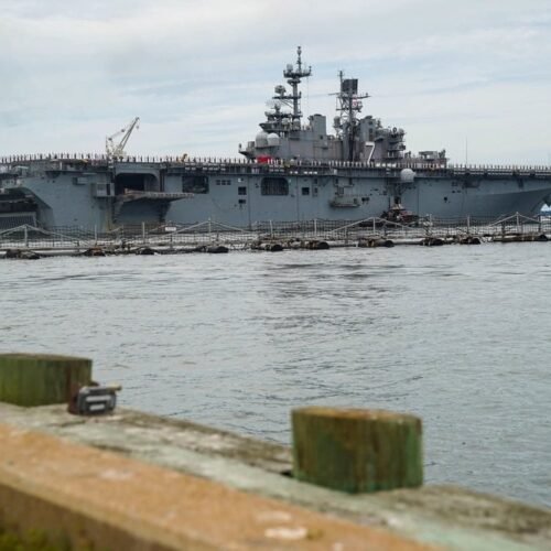 Buques de guerra y marines despliega EE. UU. cerca de Venezuela