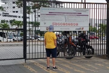 ‘Mi bebé murió y no la puedo ni ver’: padre relata situación en el hospital Universitario de Guayaquil