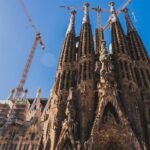 “Queremos justicia climática”: activistas lanzaron pintura sobre la fachada de la Sagrada Familia en Barcelona