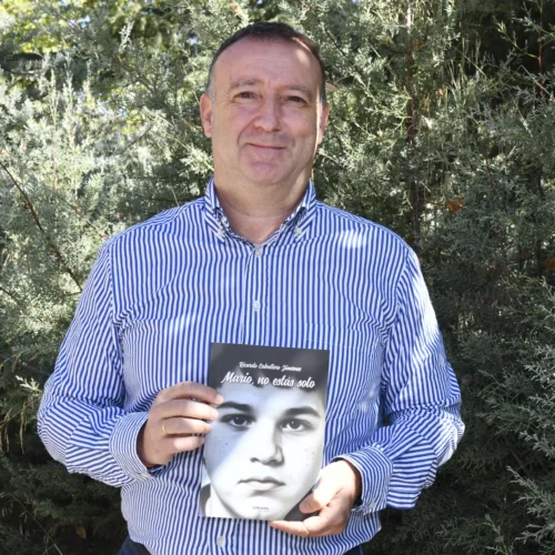 Hay libros que nacen de la imaginación y otros que surgen de una urgencia vital. Mario, no estás solo pertenece a este segundo grupo.