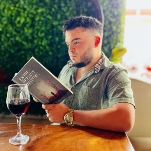 Jorbin Ramón Pineda Ramos transforma las emociones en versos que sanan