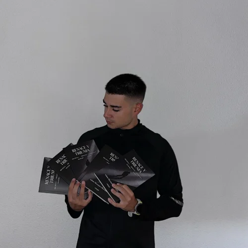 Jaime Blázquez Blázquez comparte su viaje de superación personal en una obra que inspira a levantarse y seguir adelante