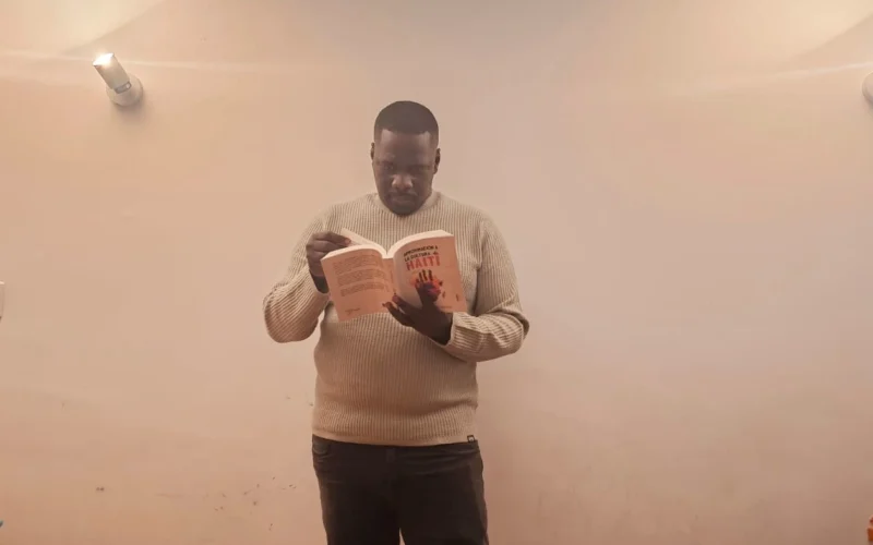 Yvenet Dorsainvil abre una ventana a la identidad haitiana y su convivencia en Chile