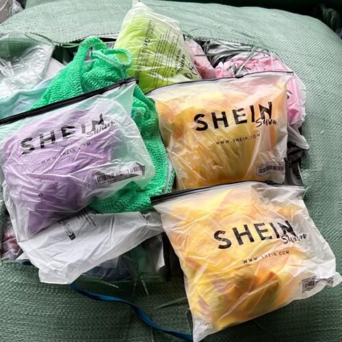 Ropa de Shein, valorada en $ 114.000, fue detectada en contenedor declarado como cajas de plástico y cubos de limpieza