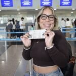 Decenas de fanes de Shakira coparon los 18 vuelos programados este viernes de Guayaquil a Quito