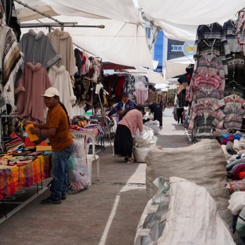 Comercio en Otavalo se mueve en efectivo, crédito, transferencia y hasta código QR para ‘no lidiar con los sueltos’