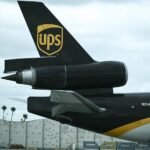 La FAA ordena que aviones MD-11 permanezcan en tierra mientras investiga accidente de UPS