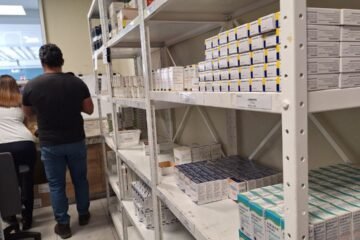 Comisión Nacional Anticorrupción pide a Contraloría intervenir en proceso de centralización en compra de medicinas e insumos