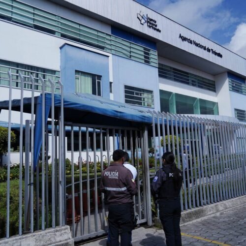 Contraloría ordena exámenes especiales a directivos de la ANT tras detenciones