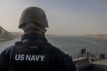 Irán anuncia ejercicios cerca del portaviones Abraham Lincoln: “No toleraremos acciones inseguras como el sobrevuelo de buques militares estadounidenses”