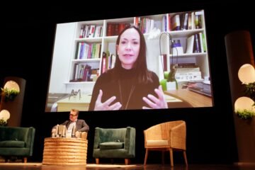 María Corina Machado dice que Venezuela puede financiar su recuperación económica y abrir oportunidades