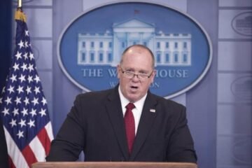 Zar fronterizo de Trump afirma que redadas continuarán pese al cierre parcial del DHS