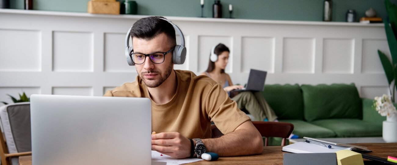 Universidad española abre convocatoria de beca completa para periodistas ecuatorianos