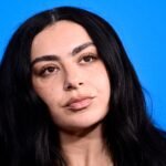 Charli xcx, la estrella de la Berlinale con ‘The Moment’, un divertido y falso, o no tan falso, documental