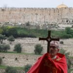 La policía israelí impide la entrada al Patriarca Latino de Jerusalén a la iglesia del Santo Sepulcro