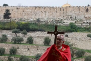 La policía israelí impide la entrada al Patriarca Latino de Jerusalén a la iglesia del Santo Sepulcro