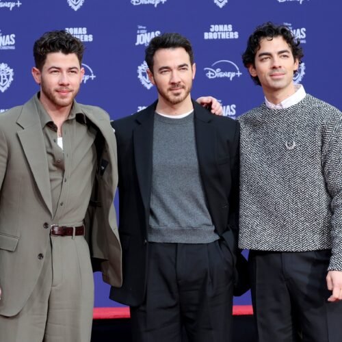 Dwayne Johnson, Anne Hathaway y los Jonas Brothers son Leyendas de Disney