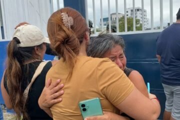 ‘Mi hijo volvió a nacer’: la alegría de los familiares de los ecuatorianos rescatados en El Salvador