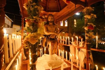 Diablos y andas de 2.000 libras marcan la Semana Santa en la ruralidad de Quito