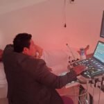 El doctor Carlos Arcentales, hijo de pescador, regala ecografías a madres en Jaramijó: “Hay mamitas que no tenemos para hacernos un examen así”