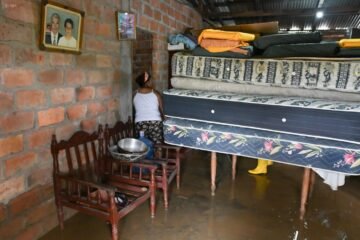 200 familias afectadas por inundaciones tras desbordamiento de ríos en Chone