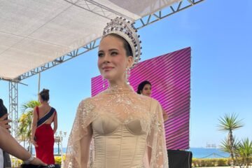 21 candidatas recibieron bandas de Miss Ecuador 2026 en Salinas; liderarán rodada ciclística y minga en la playa