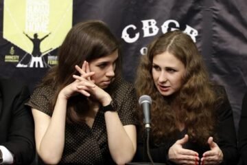 Pussy Riot protesta el regreso de Rusia a la Bienal de Venecia