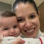 La chef Carito Sánchez conoce a su jueza más estricta: así fue la primera comida de su hija Alaia