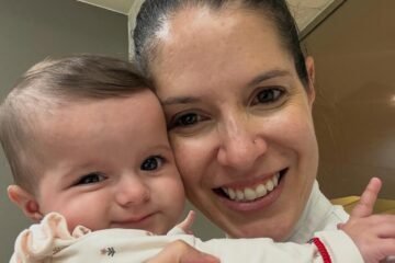 La chef Carito Sánchez conoce a su jueza más estricta: así fue la primera comida de su hija Alaia