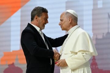 Antonio Banderas ante el papa: La Iglesia católica ha sido la mayor productora de arte de la historia