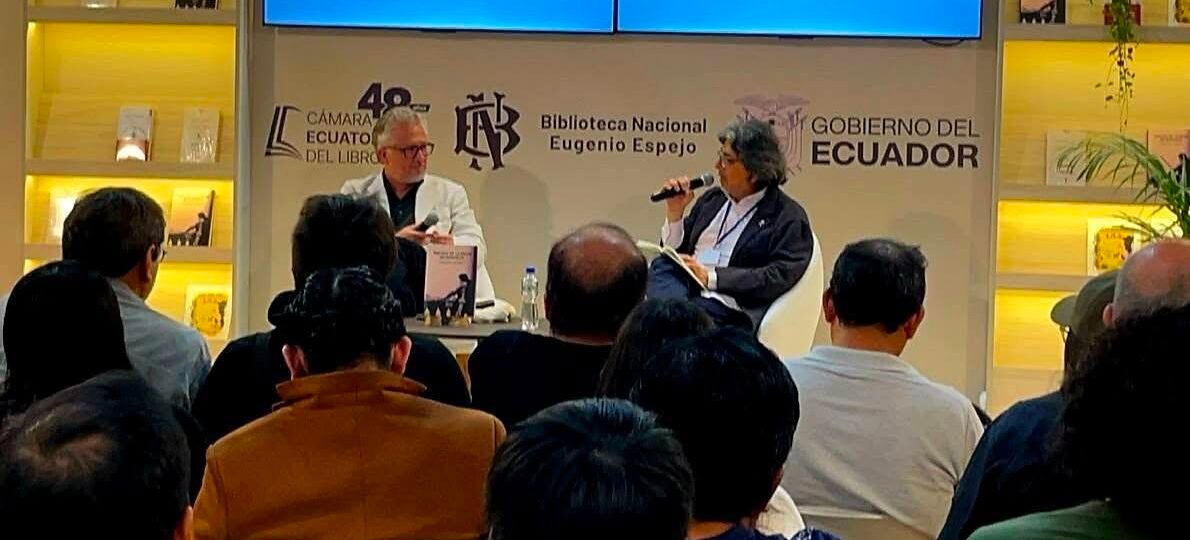 Leonardo Valencia presenta su autobiografía ‘El tratado de la noche sin respuesta’ junto a Fernando Iwasaki en Lima