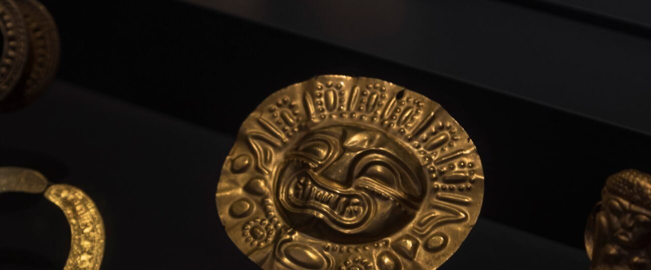 ‘No todo lo que brilla es oro’, la muestra en Museo Casa del Alabado que cuenta la historia de la metalurgia prehispánica ecuatoriana