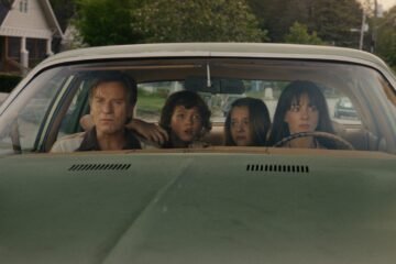 Anne Hathaway y Ewan McGregor enfrentan dinosaurios y una familia al borde de romperse en ‘El final de la calle Oak’
