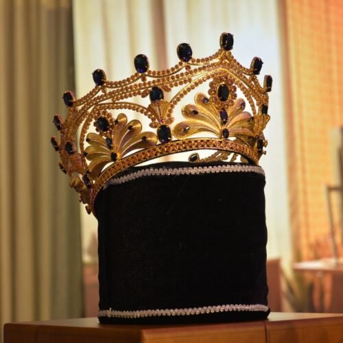 Zafiros, topacios y oro de 24 quilates: así es la corona del Miss Ecuador 2026