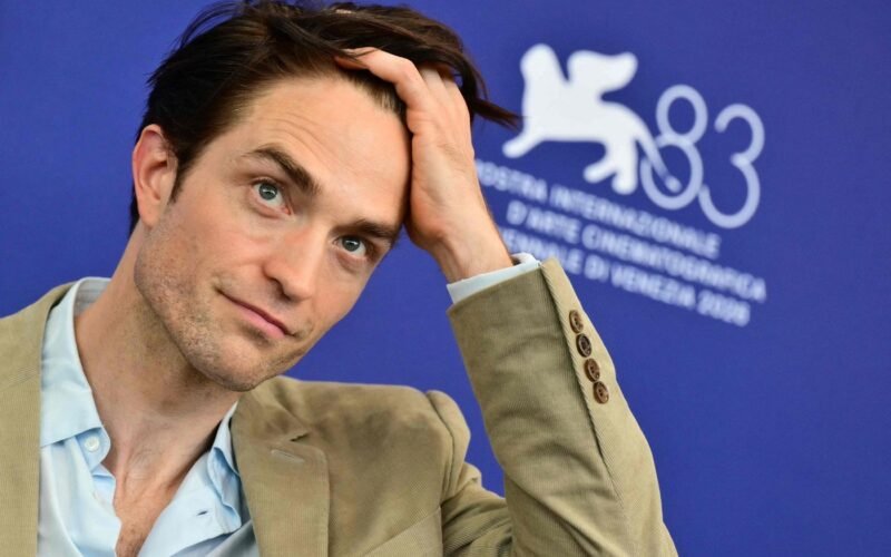 Robert Pattinson desata el terror televisivo en Venecia con ‘Primetime’, su papel más extremo