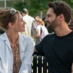 ‘La hipótesis del amor’ ya está en Prime Video: Lili Reinhart y Tom Bateman son sus protagonistas