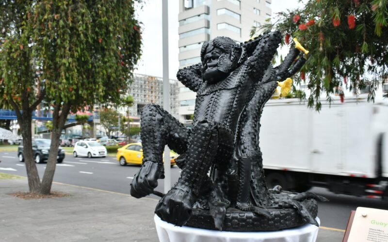 Muestra Arte Circular 2026 vuelve ampliada a Guayaquil, usando neumáticos, residuos electrónicos y componentes de baterías